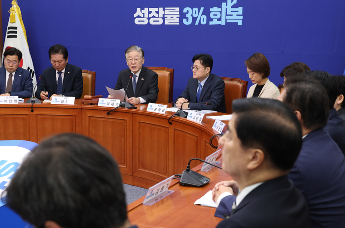 더불어민주당 이재명 대표가 6일 국회에서 열린 최고위원회의에서 발언을 하고 있다. 연합뉴스