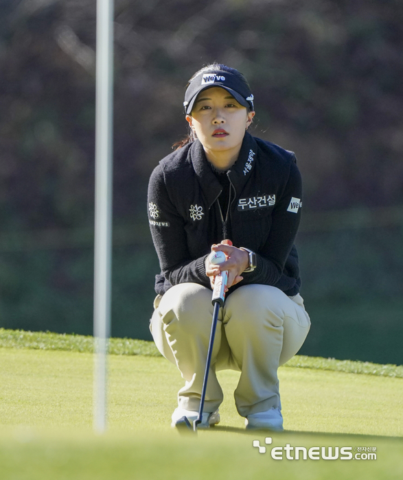 [포토] 버디라인을 확인하는 유효주