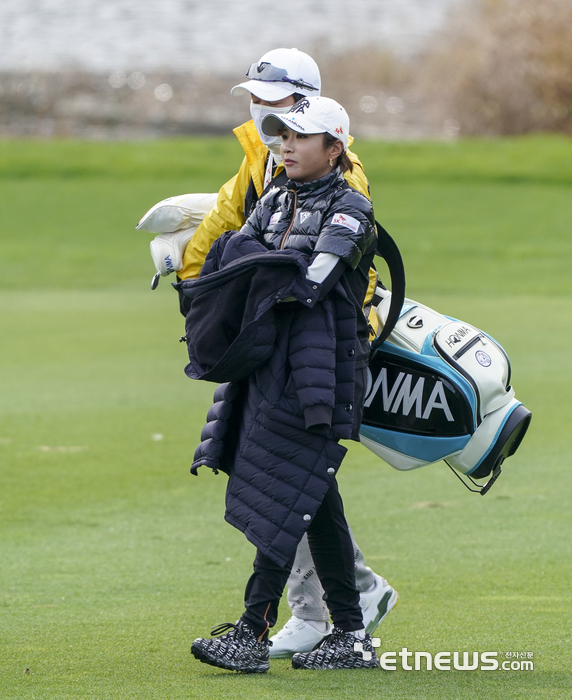 [포토] 그린으로 이동하는 이보미