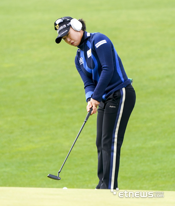 [포토] 버디퍼트하는 정윤지