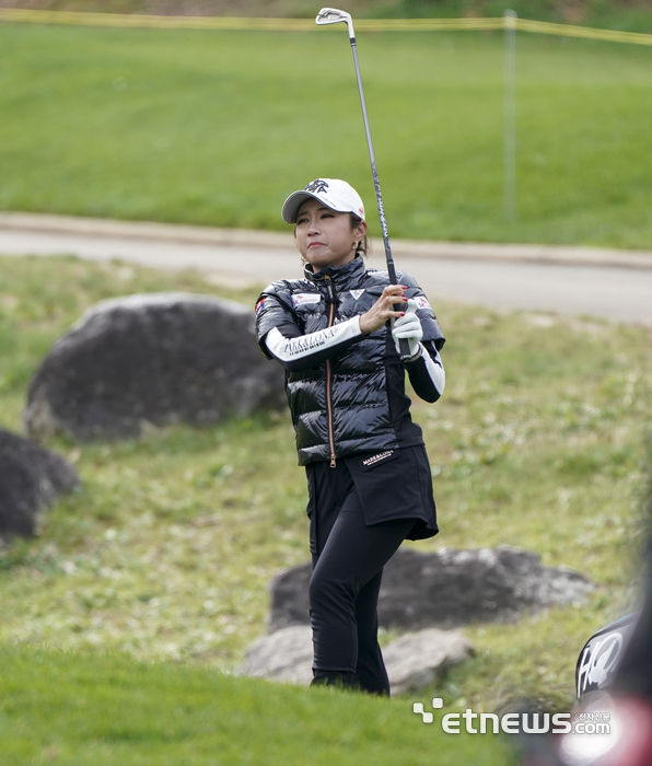 [포토] 먼거리 세컨드샷 날리는 이보미