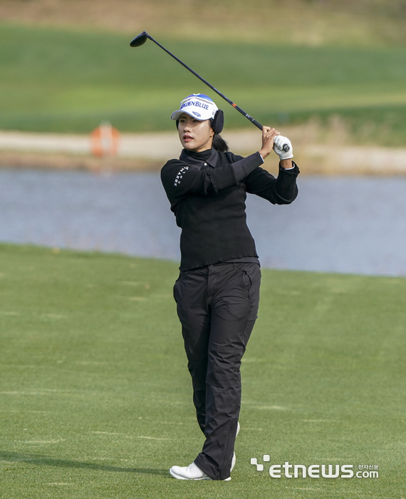 [포토] 힘차게 세컨드샷하는 이주미