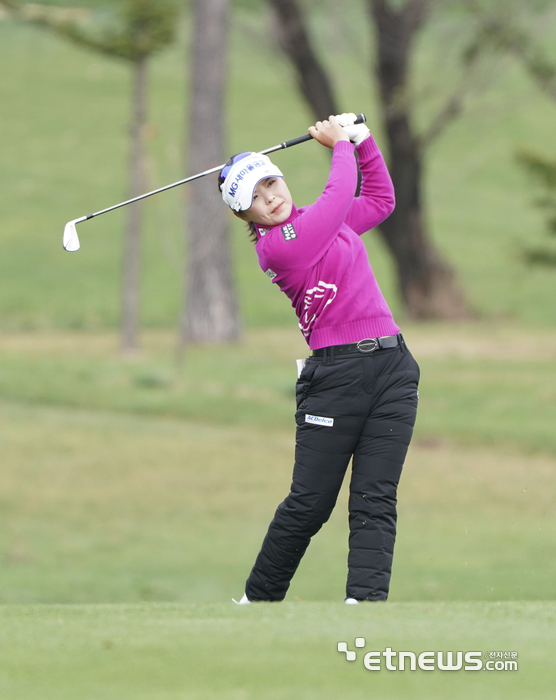 [포토] 세컨드샷 날리는 송가은