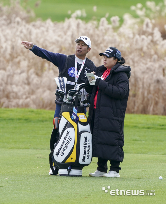 [포토] 세컨드샷 준비하는 안선주