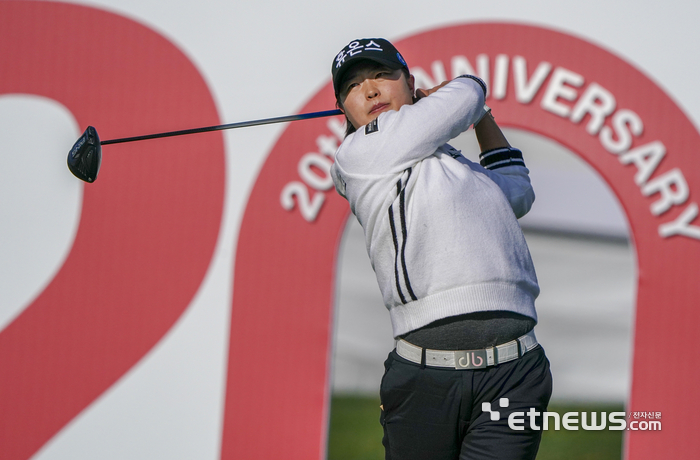 [포토] 힘찬 티샷을 날리는 정슬기2