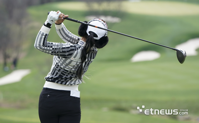 [포토] 강하게 티샷하는 이채은2