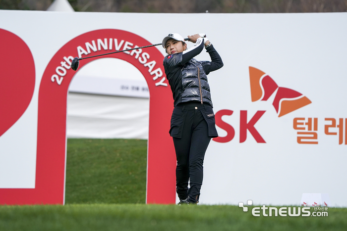 [포토] 강한 티샷 날리는 이보미