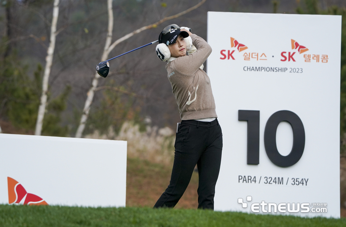 [포토] 강한 티샷 날리는 박결