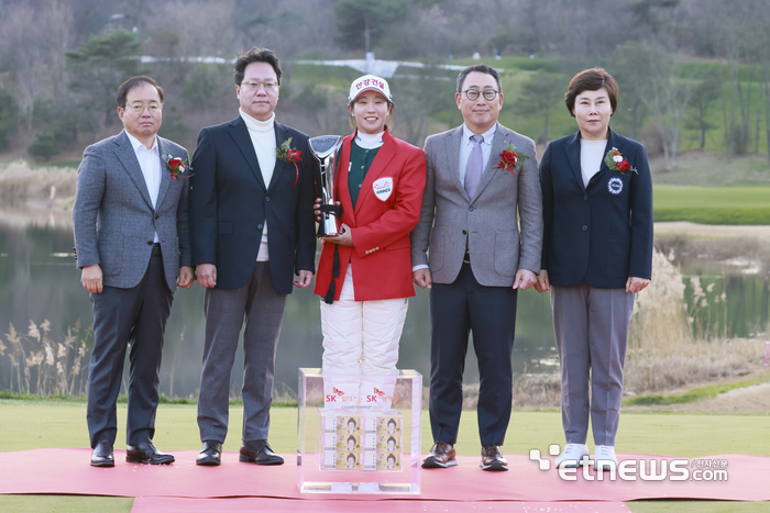 [포토] 기념사진 촬영하는 임진희