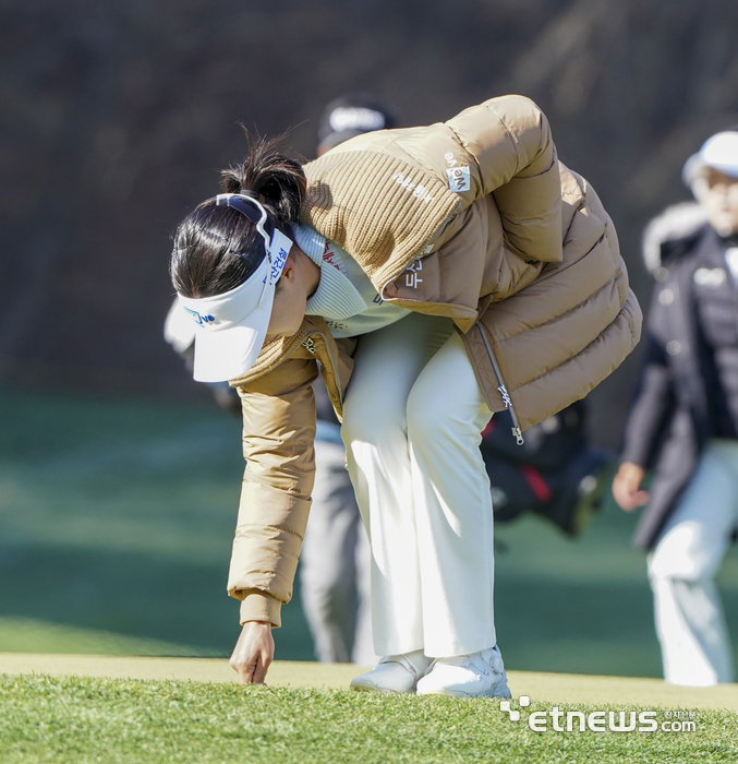 [포토] 그린보수하는 유효주