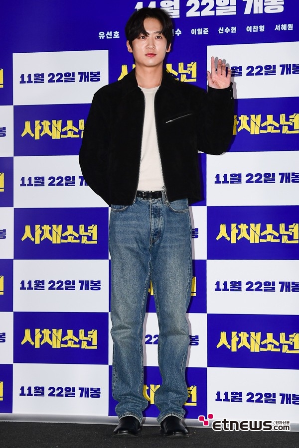 [포토] 이일준, '인사는 상남자 스타일'