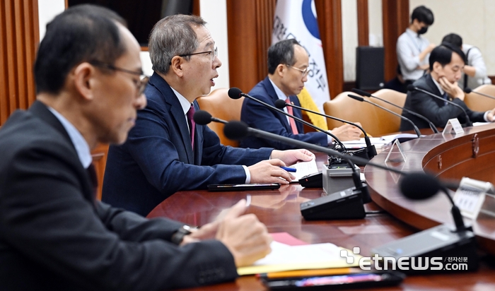 비상경제장관회의 발언하는 조승환 해수부 장관