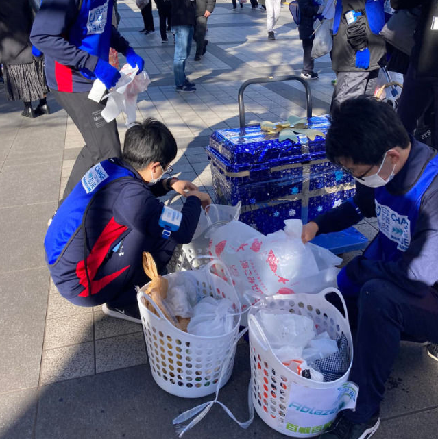 일본 도쿄에서 '쓰레기 줍기 세계 대회'가 열렸다. 사진=스포고미 페이스북