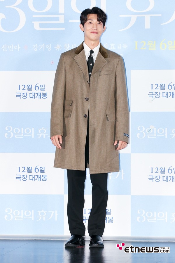 [포토] 강기영, '깔끔한 겨울 코트 외출'