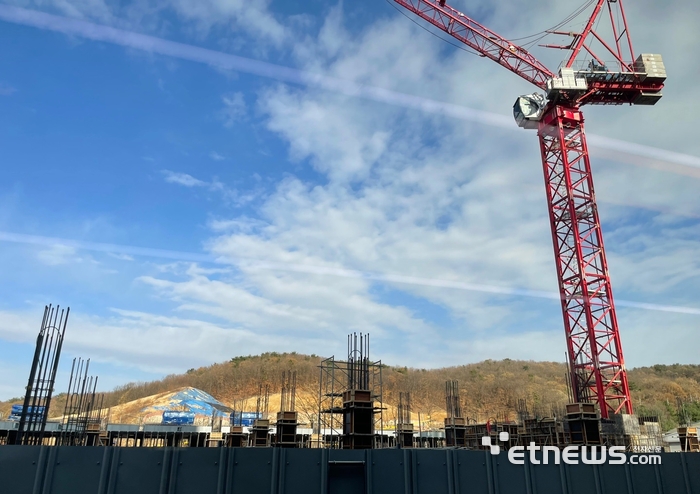 용인 지곡동 램리서치 KTC 앞 한국본사와 KLTC 등이 이전할 건물 공사가 진행되고 있다. 내년 7월 완공이 목표다.