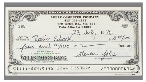 애플 창립자 스티브 잡스가 47년 전 직접 서명한 4.01달러(약 5000원) 수표가 경매에서 4000만원이 넘는 가격에 낙찰됐다. 사진=RR옥션 홈페이지