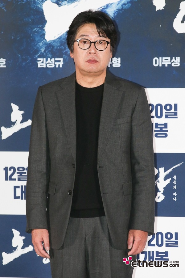 [포토] 김윤석, '노량해전을 승리로 이끈 이슌신'