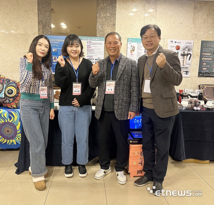 국립목포대 디지털전환지원센터 '소상공인 디지털 특성화 대학' 성과 전시회 모습.