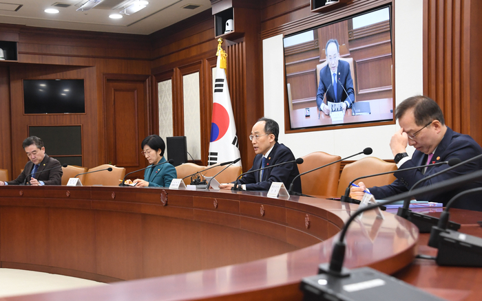 비상경제장관회의가 13일 서울 종로구 정부서울청사에서 열렸다. 추경호 부총리 겸 기획재정부 장관이 모두발언 하고 있다.
 기획재정부 제공