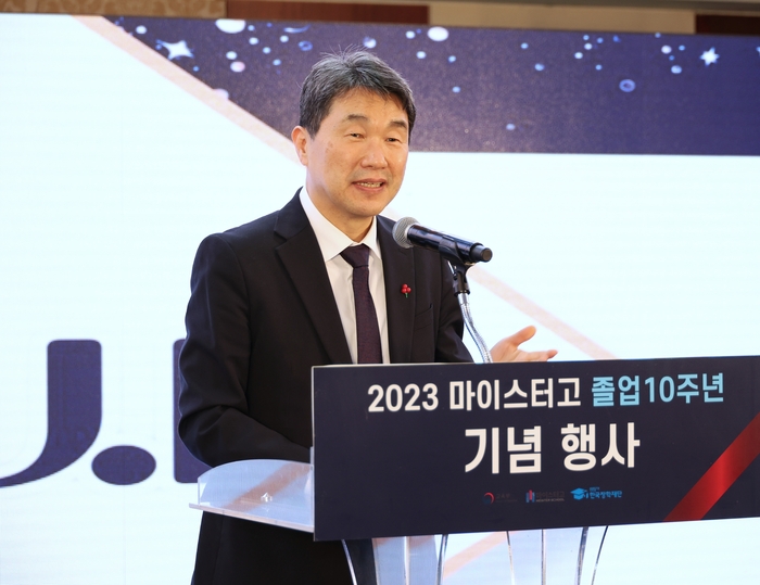 이주호 부총리가 20일 서울 코리아나호텔에서 열린 '마이스터고 졸업 10주년' 행사에서 발언하고 있다.[교육부 제공]