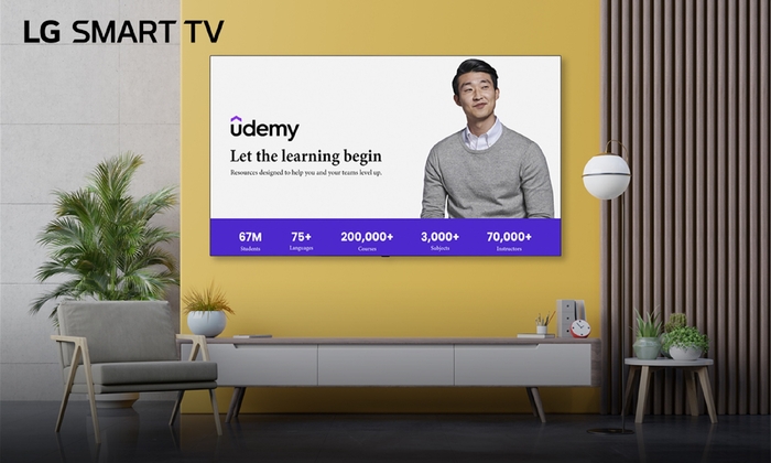 LG전자 스마트 TV에서 이용하는 Udemy 온라인 교육 콘텐츠.