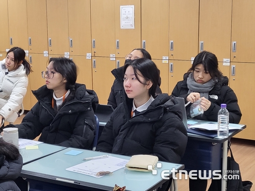 [꿈을 향한 교육]전자신문, 서울여상 디지털 리터러시 교육 실시