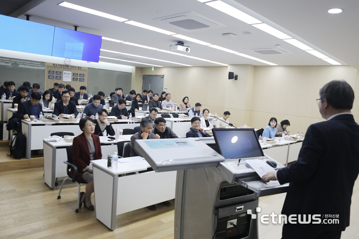 숭실대학교 AI융합연구원이 '지역지능화혁신인재양성(1단계) 사업' 성과를 공유하는 '2023 지역인재양성협의체' 회의를 지난 27일 개최했다.