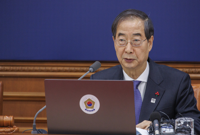 한덕수 국무총리가 5일 오전 서울 종로구 정부서울청사에서 열린 임시국무회의에 참석해 정부의 입장을 말하고 있다. 연합뉴스