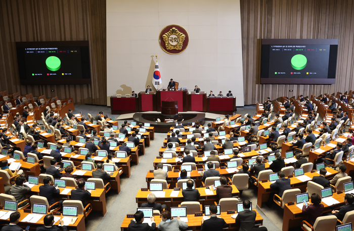 9일 국회에서 열린 본회의에서 우주항공청의 설치 및 운영에 관한 특별법안이 통과되고 있다. 연합뉴스