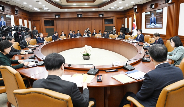 16일 정부서울청사에서 열린 '비상경제장관회의 겸 물가관계장관회의' 현장.