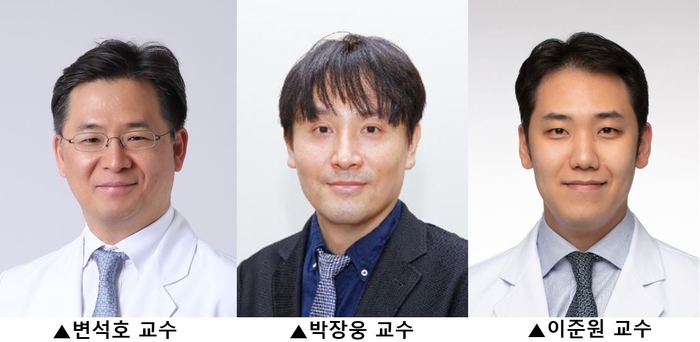 왼쪽부터 변석호, 박장웅, 이준원 교수