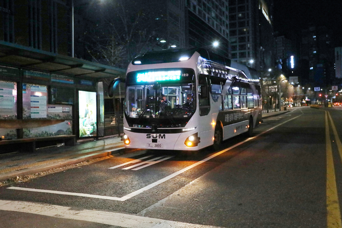 서울시 심야자율주행버스 야간 사진