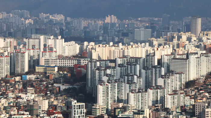 서울 중구 남산에서 바라본 서울 시내 아파트 밀집 지역 모습. 사진=연합뉴스