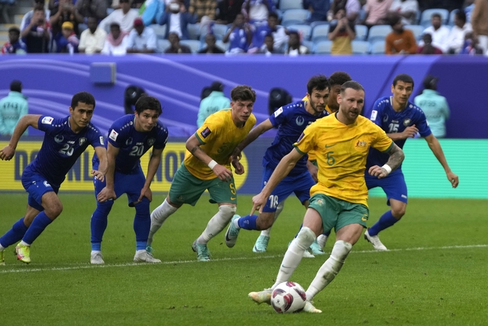 지난달 23일(현지시간) 2023 아시아축구연맹(AFC) 아시안컵 B조 조별 예선 3차전 호주와 우즈베키스탄 경기. 사진=AP연합뉴스