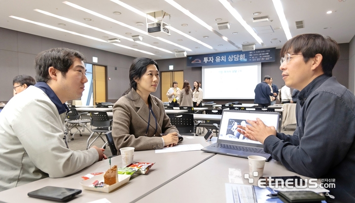 지난해 화성산업진흥원이 투자유치 상담회를 진행하고 있는 모습.