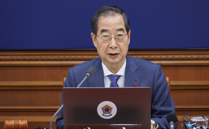 한덕수 국무총리가 30일 서울 종로구 정부서울청사에서 열린 국무회의에 참석해 국회에서 야당이 단독 처리했던 이태원 참사 특별법과 관련해 발언하고 있다. 연합뉴스