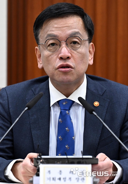 최상목 “첨단산업 클러스터 속도감 있게 추진…예타 4개월로 단축”