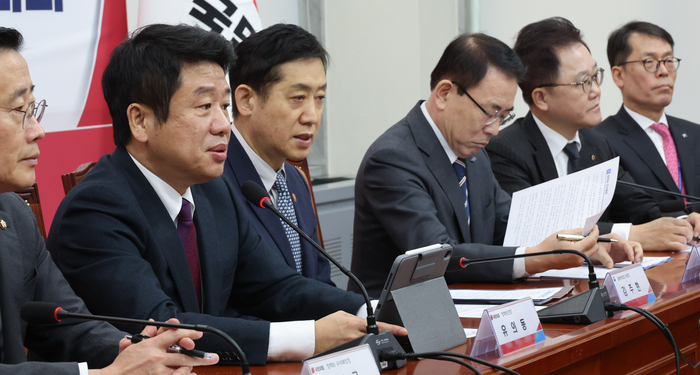 14일 국회에서 국민의힘 유의동 정책위의장이 고금리 위기 극복과 신산업 전환을 위한 맞춤형 기업금융 지원방안 민당정협의회를 하고 있다.