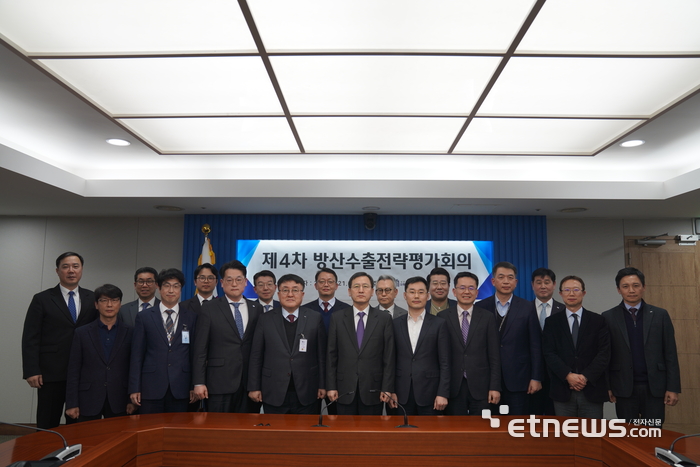 국가안보실은 21일 용산 대통령실에서 인성한 안보2차장 주재로 '제4차 방산수출전략평가회의'를 가졌다. 대통령실 제공