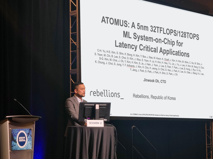 우진욱 리벨리온 CTO가 19일(현지시각) 미국 샌프란시스코에서 열리는 국제고체회로학회(ISSCC) 2024에 참가, 자사 머신러닝 시스템온칩(SoC) 아톰 기술을 발표했다