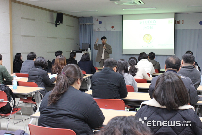 전남바이오진흥원 식품산업연구센터는 가정간편식 산업 육성을 위해 22일 산·학·연·관 관계자 50여 명이 참석한 가운데 마케팅 전문가 초청 세미나를 개최했다.