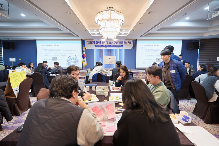 비상교육의 비바샘 원격교육연수원이 교육부와 17개 시도교육청, 한국교육학술정보원이 추진하는 터치(T.O.U.C.H) 교사단 2기 양성 연수를 성공적으로 마무리했다.