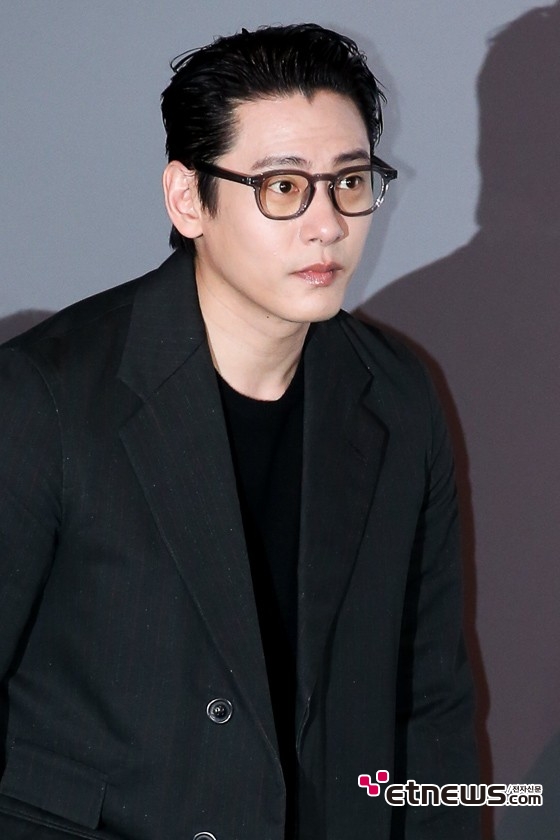 [ET포토] 유태오, '글래스가 어울리는 남자'