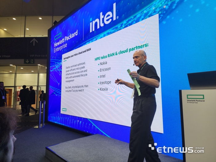 HPE 관계자가 인텔과 협업한 클라우드 무선접속망(RAN) 솔루션을 소개했다.