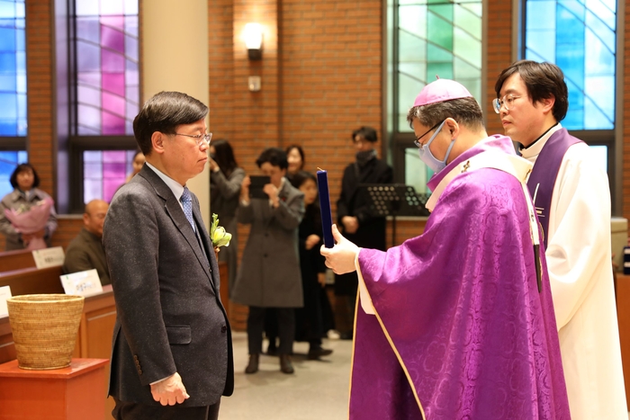 이영구 한림대강남성심병원장이 서울대교구 병원사목위원회로부터 '제1회 성 까밀로 상'을 수상했다.