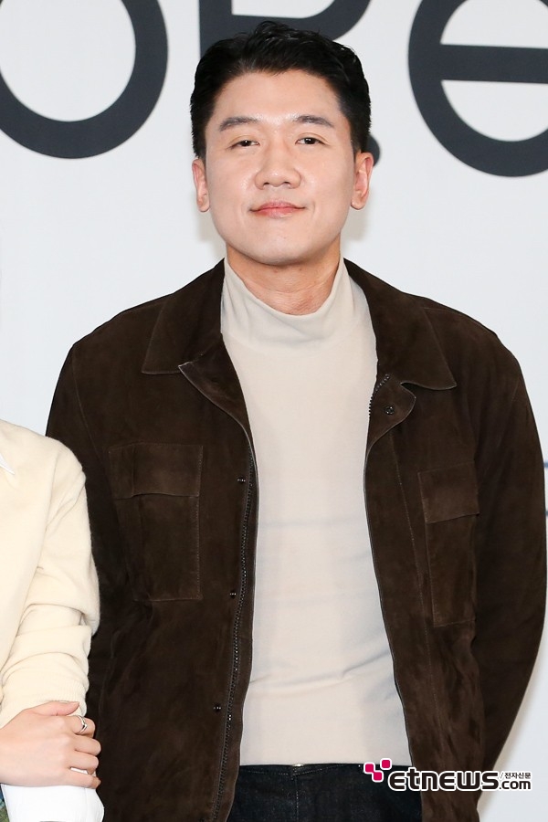 [ET포토] 김민중, '그윽한 시선'