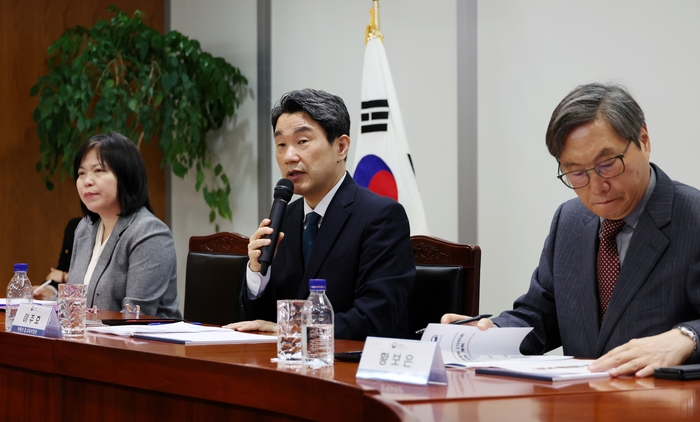 이주호 부총리가 14일 가천대학교에서 총장, 의대학장 등 대학 관계자와 간담회를 열었다.[교육부 제공]