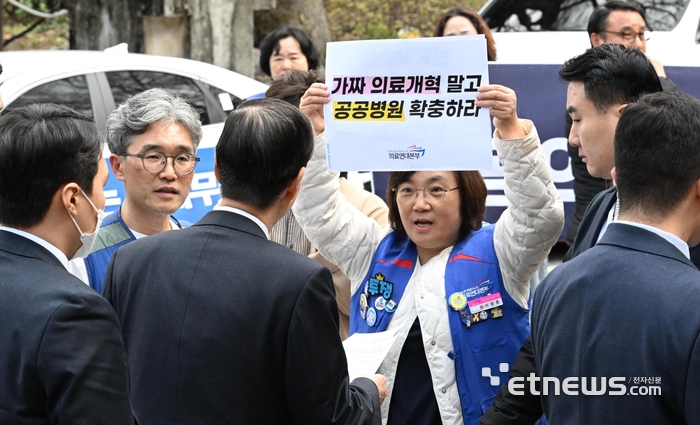 서울대병원 노조 의견 듣는 한덕수