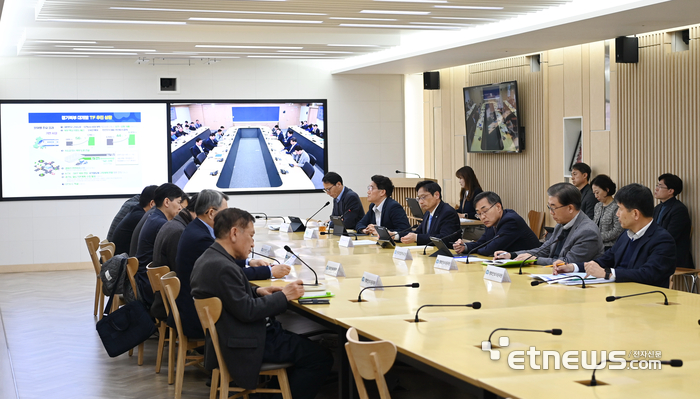 경기도가 최근 경기북부 대개발 전담조직(TF) 회의를 열고 5개 분과별 추진상황을 점검했다.