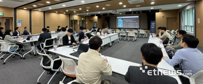 경기창경센터는 최근 판교 창업존에서 '제20회 스타트업 815 IR-연합'을 개최했다.